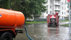 Все, что нужно знать об откачке воды из канализации: как подготовиться и выбрать правильный подход
